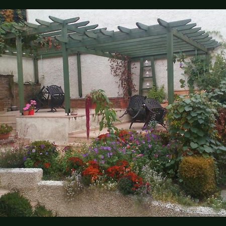 Room In A Neoclassical House - Ladybug Kastoria Exterior foto